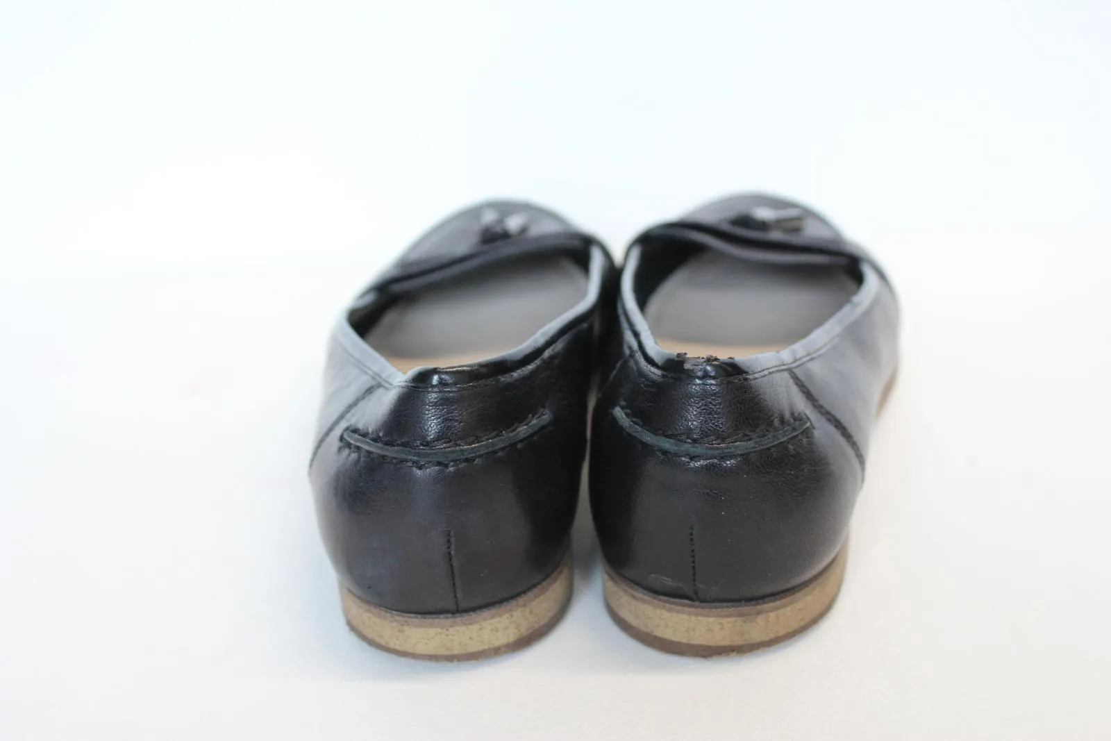 CLARKS Ladies Black Leather Tassel Trim Slip On Flat Casual Shoes EU39 UK6